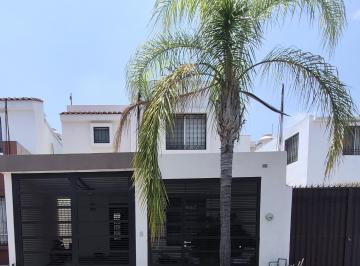 Casa de 3 habitaciones, García · Casa en Venta 3 Recamaras Las Lomas Sector Bosques