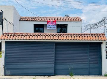 Casa de 3 habitaciones, Guadalajara · Excelente Oportunidad de Adquirir Una Casa Amplia y Muy Bien Ubicada