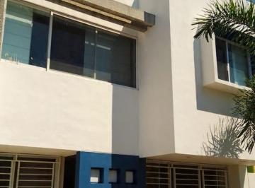Casa de 3 habitaciones, Manzanillo · Residencia en Renta con Alberca Privada