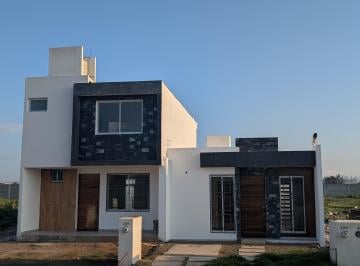 Casa de 3 habitaciones, Silao · Moderna y Amplia Casa Dos Plantas 3 Recamaras