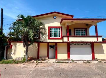 Casa de 5 habitaciones, Minatitlán · ¡Acogedora Casa en Venta en Santa Clara, Minatitlán!