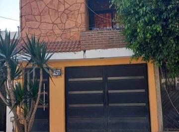 Casa de 1 habitación, León · Cuarto Amueblado