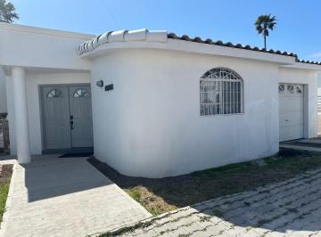 Casa de 3 habitaciones, Tijuana · Casa Grande a Unas Cuadras de La Playa en Baja Malibú Lomas