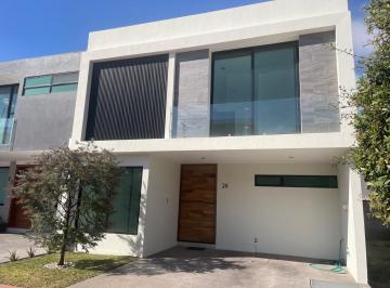 Casa en condominio de 3 habitaciones, Zapopan · Casa en Coto, Bien Cuidada con Excelentes Acabados.