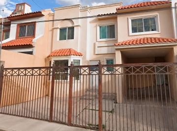 Casa de 4 habitaciones, Chihuahua · Oportunidad: Amplia con Ubicación Inmejorable (A 1 Min del Periférico)