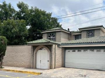 Casa de 3 habitaciones, Saltillo · Casa Amueblada y Equipada con Hermoso Jardin