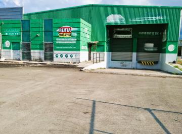 Bodega comercial · 1040m² · 5 Recámaras · 10 Estacionamientos · Sobre Carr a Uman, Bodega de 1040 m² en Renta