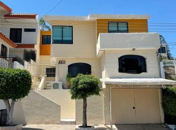 Casa de 4 habitaciones, Culiacán · Casa en Venta Lomas de Guadalupe