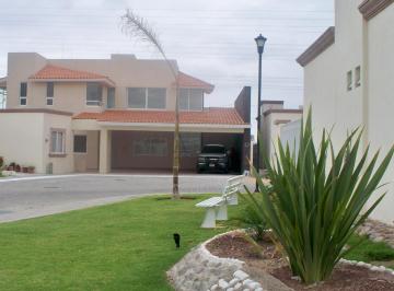 Se renta casa espaciosa y moderna de dos plantas, totalmente amueblada. 220 m² d · Casa Amplia, Iluminada y Amueblada en Aguascalientes