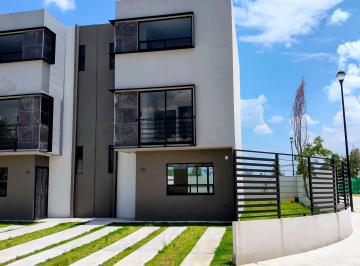 Casa de 3 habitaciones, Calimaya · Hermosa Casa de 3 Niveles con Grandes Espacios.