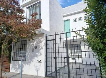 Casa de 4 habitaciones, Corregidora · Casa en Venta, Excelente Zona Centrica