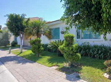 Casa en condominio de 3 habitaciones, Corregidora · Residencia de Una Planta en Real del Bosque, Corregidora | 3 Recámaras