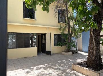 Casa de 5 habitaciones, Victoria · Casa en Renta en Zona Centro