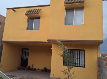 Casa de 3 habitaciones, Ramos Arizpe · Casa Habitación: Excelente Zona, Para Familia.