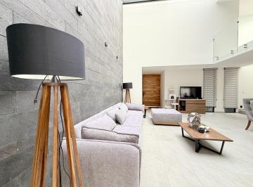 Casa de 3 habitaciones, Morelia · Casa en Venta en Altozano | 255 m² y Sala a Doble Altura