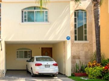 Fachada principal · "Casa en Condominio Privado 3 Recámaras — Zona Centro, Tlaquepaque"