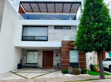 Casa de 3 habitaciones, Puebla · Casa en Venta con Roof Garden y Estudio en Parque San José