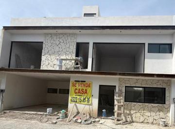 Casa en condominio de 4 habitaciones, San Pedro Cholula · Casa 11 Residencial Magenta. 3 Recámaras + Roof Garden Multifuncional.