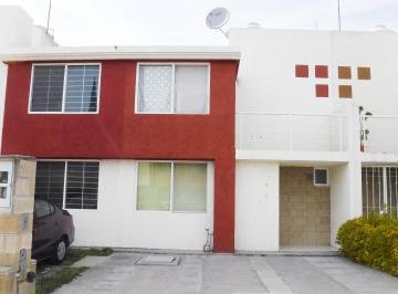 Fachada · Casa en Cluster en Fracc Ex - Hda Angel Cerrado con Vigilancia