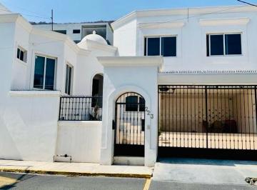 Casa de 5 habitaciones, Monterrey · Casa en Renta en Vista Hermosa – Amplia, Equipada y con Paneles Solares