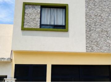Casa de 3 habitaciones, Santa Catarina · Renta de Casa Amplia y Buena Ubicacion