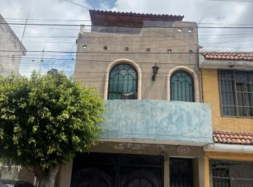 Casa de 3 habitaciones, Morelia · Bonita y Remodelada Casa en Venta