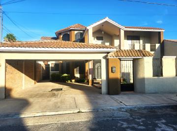 Casa de 3 habitaciones, Saltillo · Excelente Propiedad Lista Para Habitar/decorar/remodelar