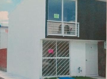 Casa de 2 habitaciones, Coronango · Se Renta Casa Sola de 2 Niveles en Fraccionamiento Cerrado con Vigilancia Las 24