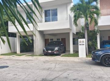 Casa en condominio de 3 habitaciones, Solidaridad · Se Renta Hermosa Casa. con Excelente Ubicacion!