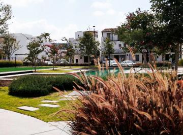 Casa en condominio de 3 habitaciones, Querétaro · Casa en Torre de Piedra con Alberca Cancha Futbol, Vigilancia