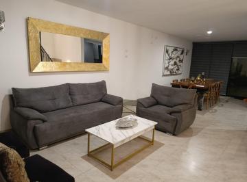 Casa de 3 habitaciones, León · Casa Amueblada Completamente Nueva