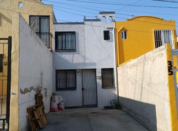 Casa de 2 habitaciones, San Pedro Tlaquepaque · Casa Cerca de La Estacion de Santuario de Los Martires