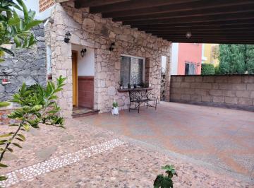 Garage para 3 autos · Casa en Venta en San Miguel de Allende: Amplia, Remodelada y a 5 Minutos del Cen