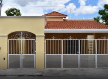 Casa de 3 habitaciones, Mérida · Casa en Mérida Resi Pensiones con Piscina