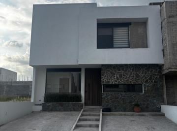 Casa de 4 habitaciones, Querétaro · Amplia, Cómodad E Iluminada