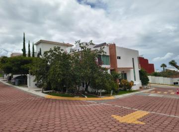 Casa en condominio de 3 habitaciones, Huimilpan · Casa con Triple Frente