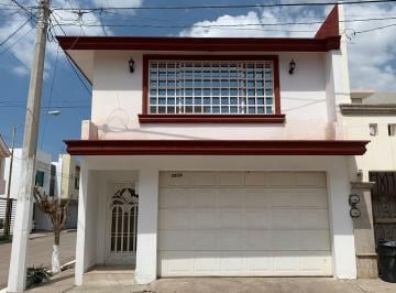Casa de 3 habitaciones, Culiacán · Casa en Privada
