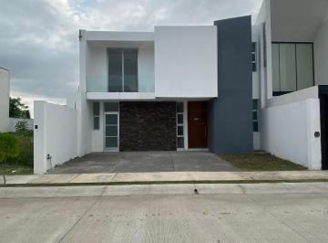 Casa de 3 habitaciones, Colima · Casa en Venta en Fraccionamiento La Herradura, Colima — $3,650,000 - Zona Norte