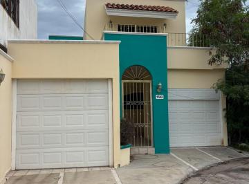 Casa de 3 habitaciones, Culiacán · Moderna Casa en Coto Ideal Para Familia y Negocio