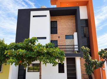 Casa de 8 habitaciones, Villa de Alvarez · Casa en Venta en Villa de Álvarez, Colima