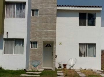 Casa de 3 habitaciones, Cortazar · Casa de 2 Plantas