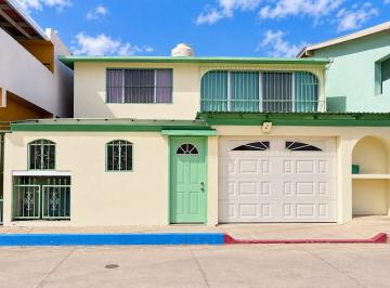 Casa de 4 habitaciones, Ensenada · Casa en Venta Jardines de Chapultepec