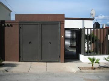 Casa de 2 habitaciones, Chihuahua · Casa Semi - Amueblada a 8 Min del Centro.
