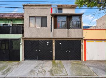 Casa de 3 habitaciones, Venustiano Carranza · Casa en Compas 38 Col. Sevilla