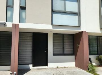 Casa de 2 habitaciones, Zapopan · Casa en Renta Frente a Jardín en Zoi Residencial, Zapopan | Coto con Alberca