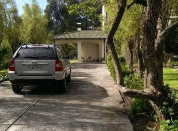 Departamento · 1234m² · 5 Habitaciones · 10 Estacionamientos · Venta Quinta en La Armenia, Terreno 3.265 m², Construcción 1.234 m² $395.000