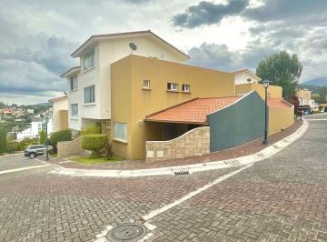 Casa · 250m² · 3 Habitaciones · 3 Estacionamientos - QASA GRUPO INMOBILIARIO · Linda y Cómoda Casa en El Centro de Cumbaya en Conjunto