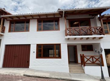 Casa de 3 habitaciones, Quito · Vendo Hermosa Casa Mixta Moderna Venta Directa. Los Chillos, Armenia 2 Puente 8