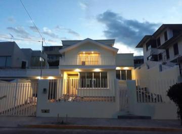 Casa de 3 habitaciones, Quito · Jas/vende Hermosa Casa Independiente en Carcelen Mastodontes 272 m²