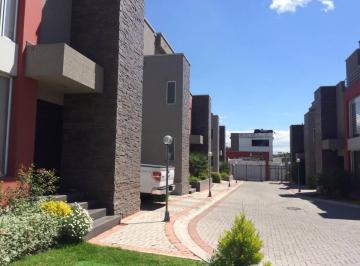 Casa · 293m² · 3 Habitaciones · 2 Estacionamientos · Cumbaya - San Juan de Cumbaya Casa de Venta Linda Vista